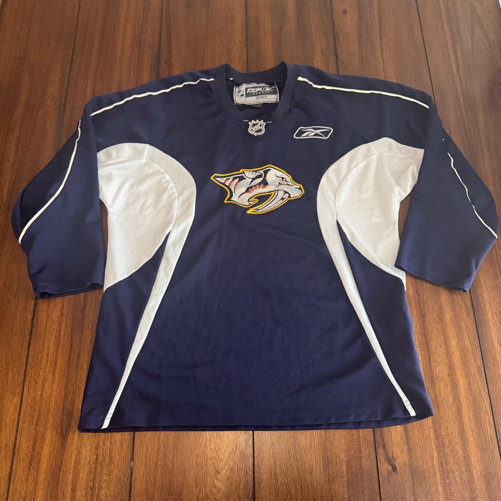 Reebok Unisex Youth Nashville Predators Hockey Embroidered Jersey Size XL Navy